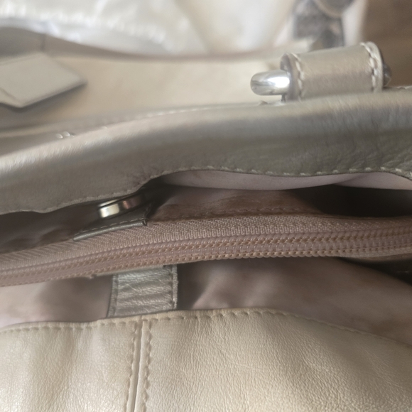Beautiful Coach Off White And Sillver Leather Satchel With Unbranded Dust Bag - Picture 15 of 16